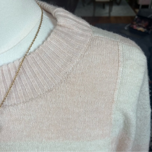 pink and white checkered sweater - Picture 4 of 5